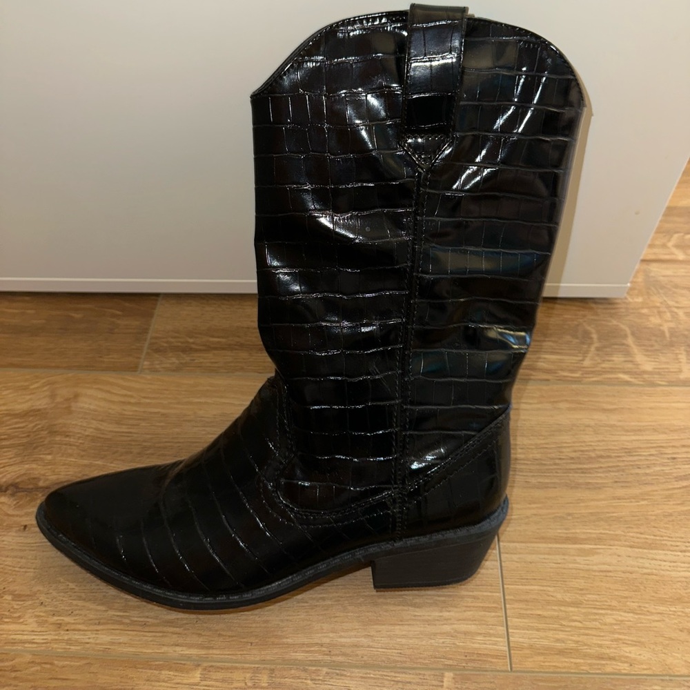 Madden Girl Western Boot in Size 8.5